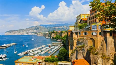 Sorrento Travel Guide .